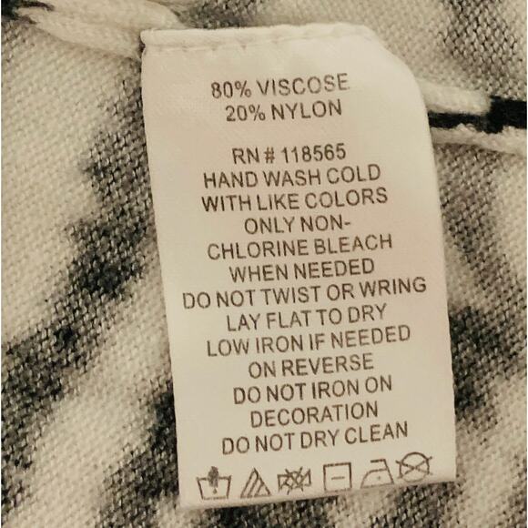 QUACKER FACTORY Size 3X Zebra Print V-Neck Knit Top Metal Studs - Picture 6 of 7